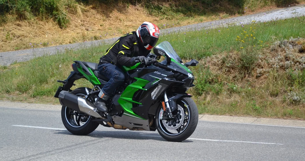 Essai Kawasaki H2 SX SE GT vitesse grand V